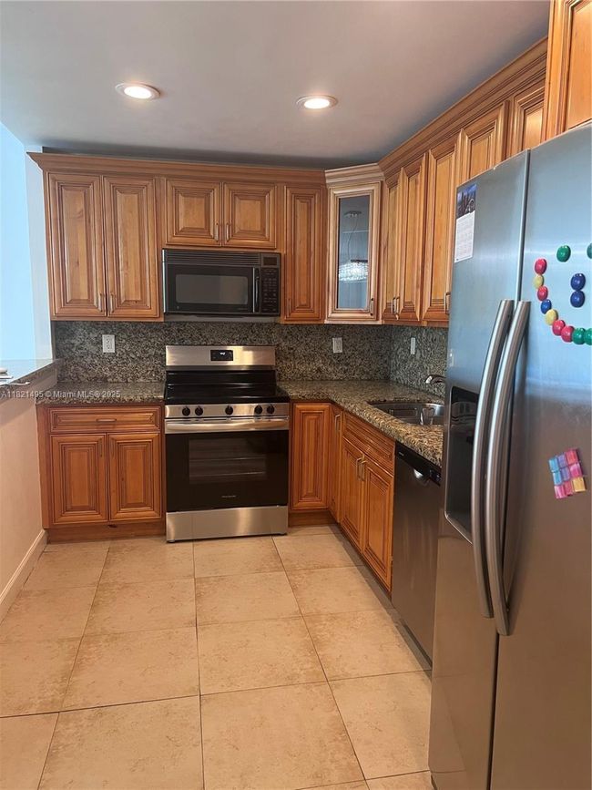 APT-207 - 19390 Collins Ave, Condo with 2 bedrooms, 2 bathrooms and null parking in Sunny Isles Beach FL | Image 24
