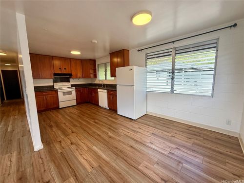 upper-2826 Booth Road, Honolulu, HI, 96813 | Card Image