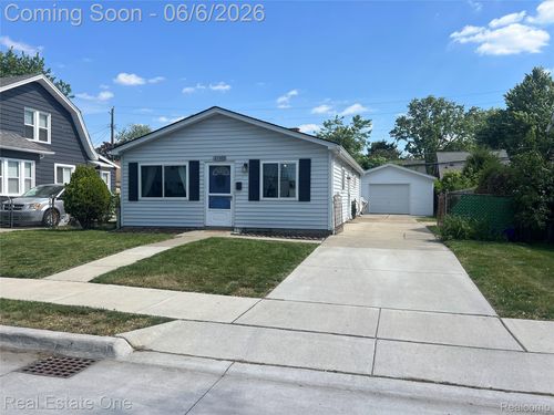 22505 Hanson Ct, Saint Clair Shores, MI, 48080-4024 | Card Image
