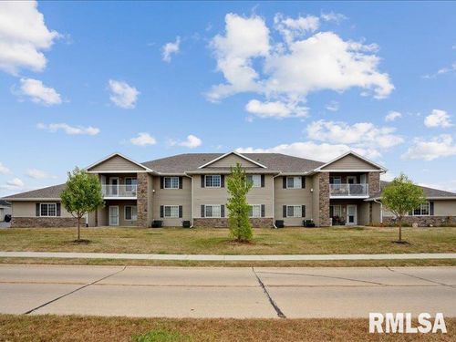 440 E Franklin St, Eldridge, IA, 52748-1753 | Card Image