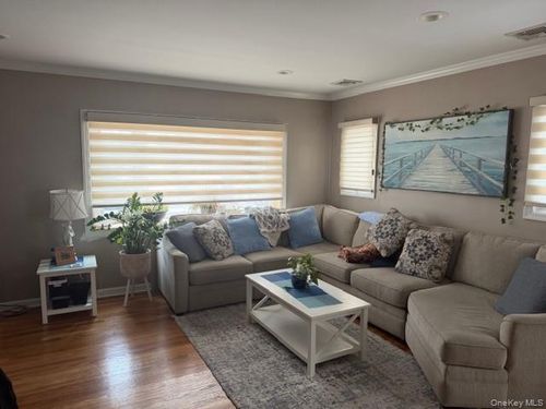 2 Grenville Ct, East Rockaway, NY, 11518-1004 | Card Image