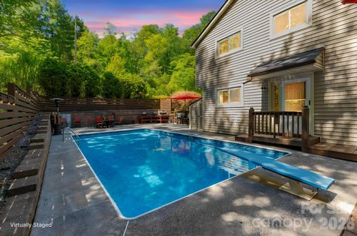 33 Lovers Loop Rd, Asheville, NC, 28803-9550 | Card Image