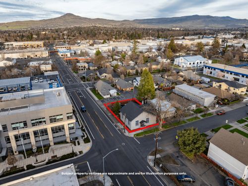 301 S Ivy St, Medford, OR, 97501-3125 | Card Image
