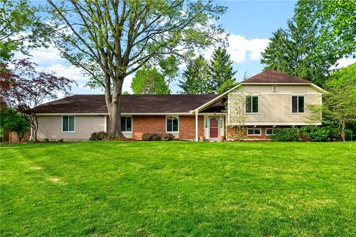 9019 Woodstream Ln, Washingtn Twp, OH, 45458-9554 | Card Image