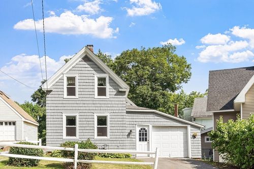 37 Cedar St, Amesbury, MA, 01913-1820 | Card Image