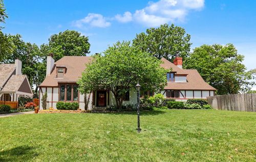 3740 Sleepy Hollow Dr, Wichita, KS, 67208-3261 | Card Image
