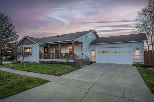 2902 Ne Pinnacle Pl, Bend, OR, 97701-8191 | Card Image