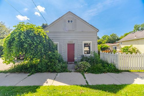 262 Pine St, Milton, ON, L9T1K5 | Card Image