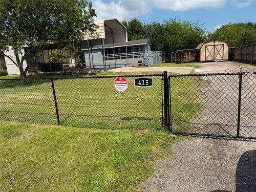 415 12th St, San Leon, TX, 77539-2813 | Card Image