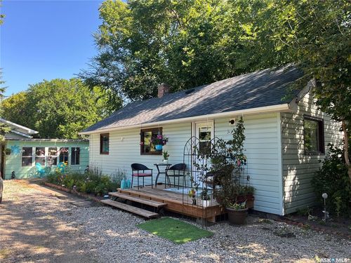 225 1 St E, Wadena, SK, S0A4J0 | Card Image