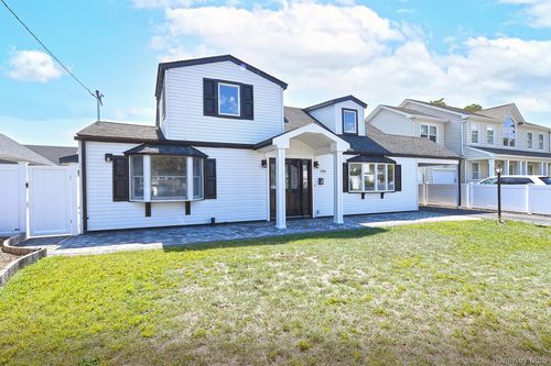 136 Reiss Ave, Massapequa Park, NY, 11762-3649 | Card Image