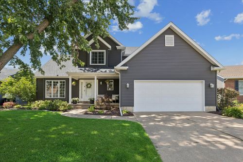 5138 Fillmore Ct, Davenport, IA, 52806-3672 | Card Image