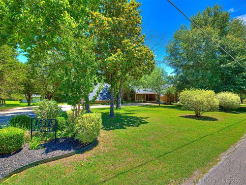 1530 S Broadway Ave, Ada, OK, 74820-8706 | Card Image