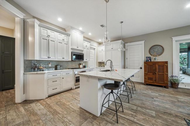 1255 Bronco Trl, House other with 6 bedrooms, 8 bathrooms and 4 parking in Angleton TX | Image 35