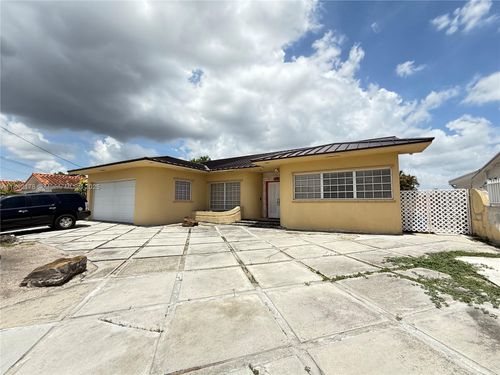 747 W 78th St, Hialeah, FL, 33014-4127 | Card Image