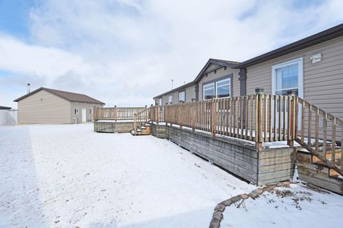 145 Meadowplace Dr E, Brooks, AB, T1R0X1 | Card Image
