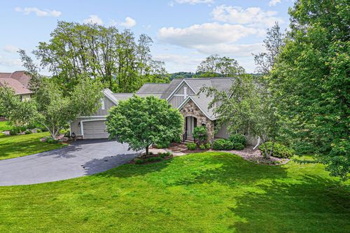 339 Lindsay Rd, Hudson, WI, 54016-8068 | Card Image