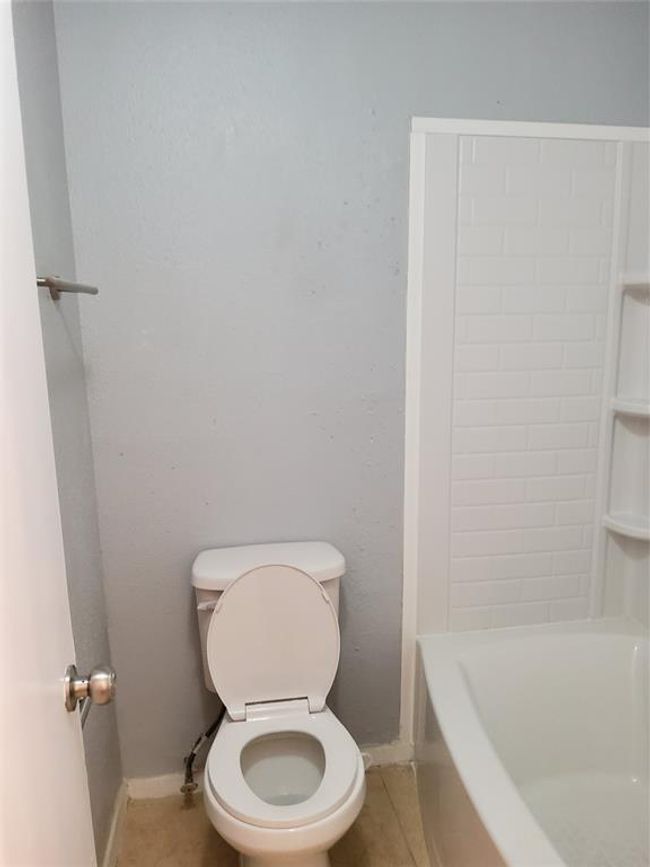 10151 Inwood Hollow Ln, Home with 3 bedrooms, 2 bathrooms and null parking in Houston TX | Image 10