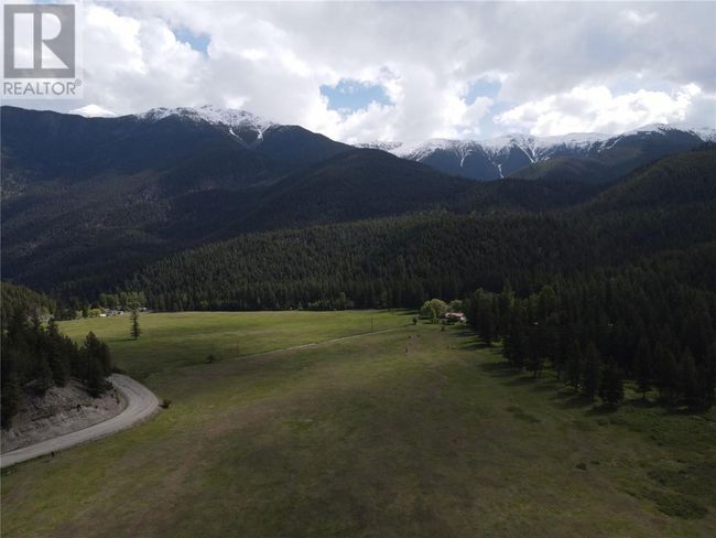 5888 Lazy Lake Rd, Home with 4 bedrooms, 2 bathrooms and null parking in Wasa BC | Image 12