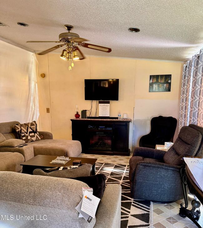 Living Room | Image 29