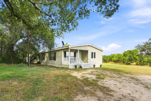 275 Fay Dr, Lytle, TX, 78052-3935 | Card Image