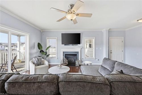 8252 N View Blvd, Norfolk, VA, 23518-3554 | Card Image