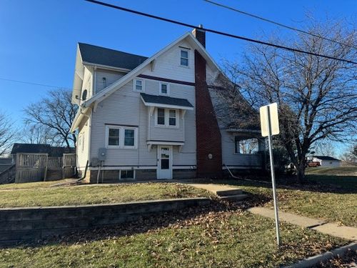 1233 Rainbow Dr, Cedar Falls, IA, 50613-6558 | Card Image