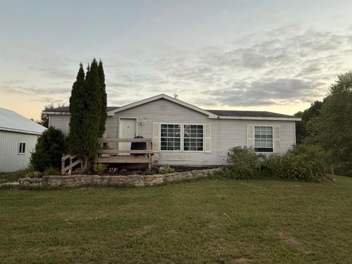 1005 W Maple St, Mecosta, MI, 49332-9614 | Card Image