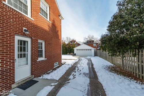 846 Lakepointe St, Grosse Pointe Park, MI, 48230-1708 | Card Image