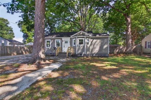635 Highland Ct, Newport News, VA, 23605-2738 | Card Image