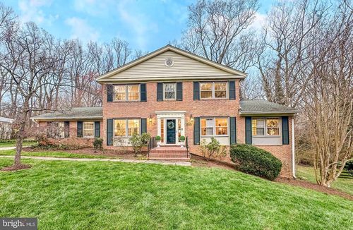 1558 Forest Villa Ln, MCLEAN, VA, 22101-4130 | Card Image