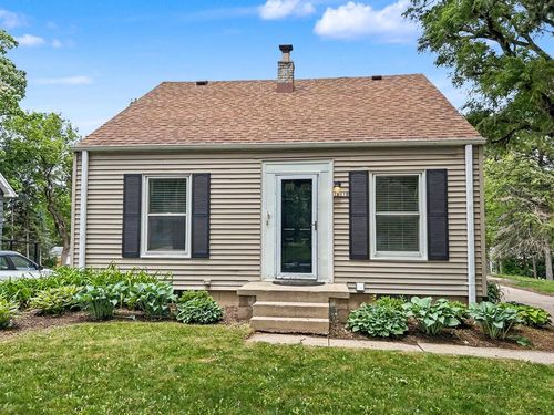 10918 W Wells St, Wauwatosa, WI, 53226-3746 | Card Image