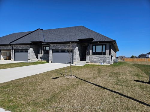 477 Kip Lane, Wyoming, ON, N0N1T0 | Card Image