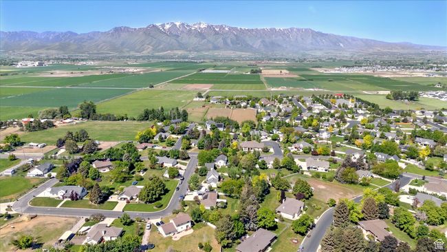 Aerial view of property and surrounding area with mountains | Image 38