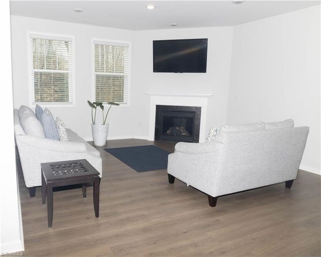 Living Room | Image 6