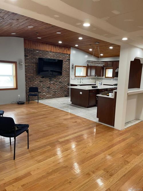 141 Remington Ave, Selden, NY, 11784-1919 | Card Image