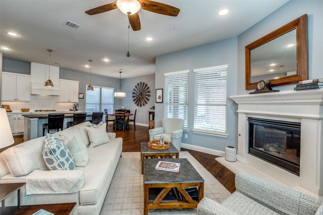 8617 Grassland Dr, Condo with 3 bedrooms, 3 bathrooms and null parking in Mckinney TX | Image 4