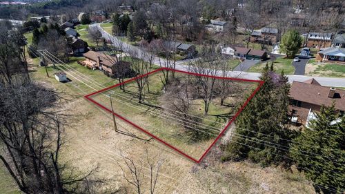 810 Lammermoor Dr, STAUNTON, VA, 24401-9142 | Card Image