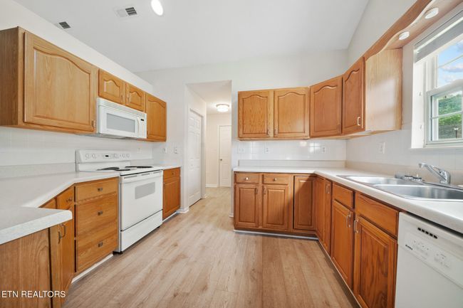 7117 Allison Way, Condo with 2 bedrooms, 2 bathrooms and 2 parking in Knoxville TN | Image 10