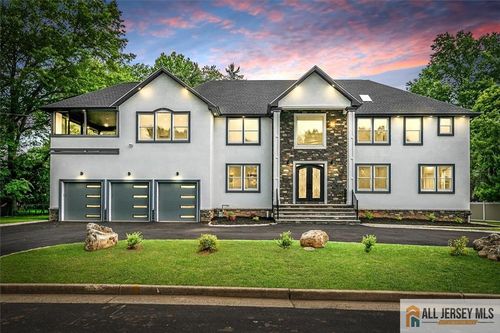 4 Hemlock Dr, Edison, NJ, 08820-1076 | Card Image