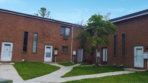 111-111 Beaman Brk, Bloomfield, CT, 06002-4004 | Card Image