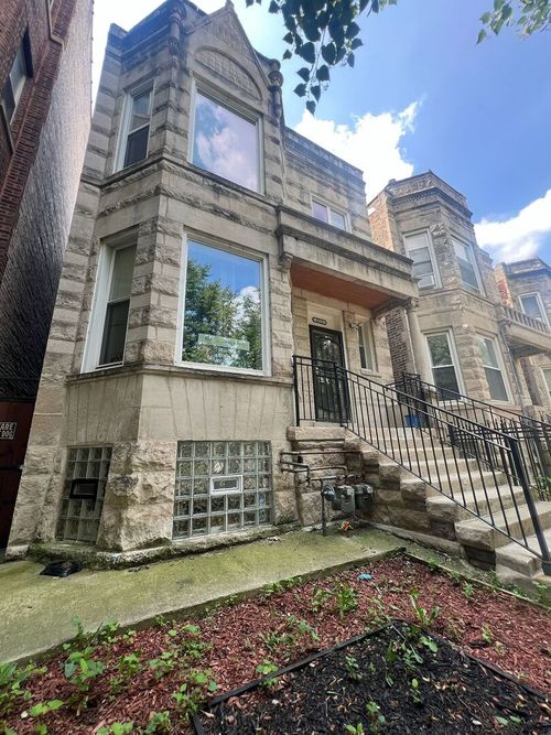 4211 W Gladys Ave, Chicago, IL, 60624-3292 | Card Image