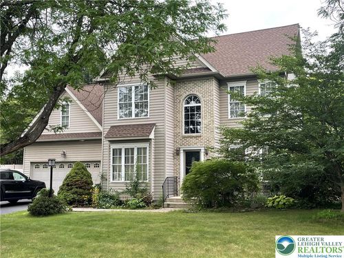 4001 Ferncroft Ln, Bethlehem, PA, 18020-7616 | Card Image