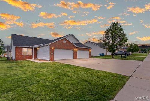 a-150 Field Crossing Dr, Highland, IL, 62249-3876 | Card Image