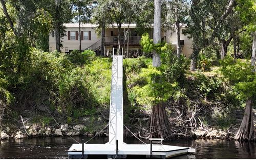 317 Ne Riverbend Rd, Mayo, FL, 32066-5353 | Card Image