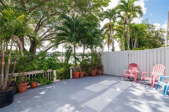 5292 Sw 69 Th Pl, Townhouse with 2 bedrooms, 3 bathrooms and null parking in Miami FL | Image 21