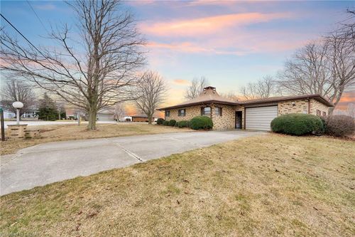 18366 Lagonda Cres, Morpeth, ON, N0P1X0 | Card Image