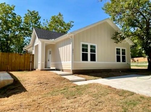 2901 S Scullin Ave, Denison, TX, 75020-7902 | Card Image