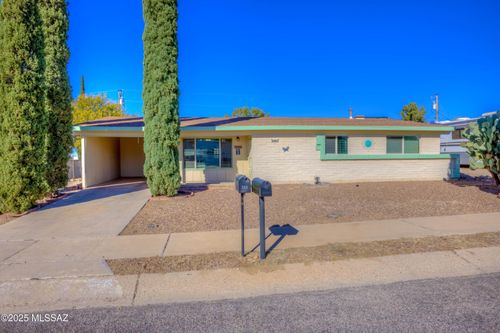 150 W Cn Rock St, Corona de Tucson, AZ, 85641-2117 | Card Image