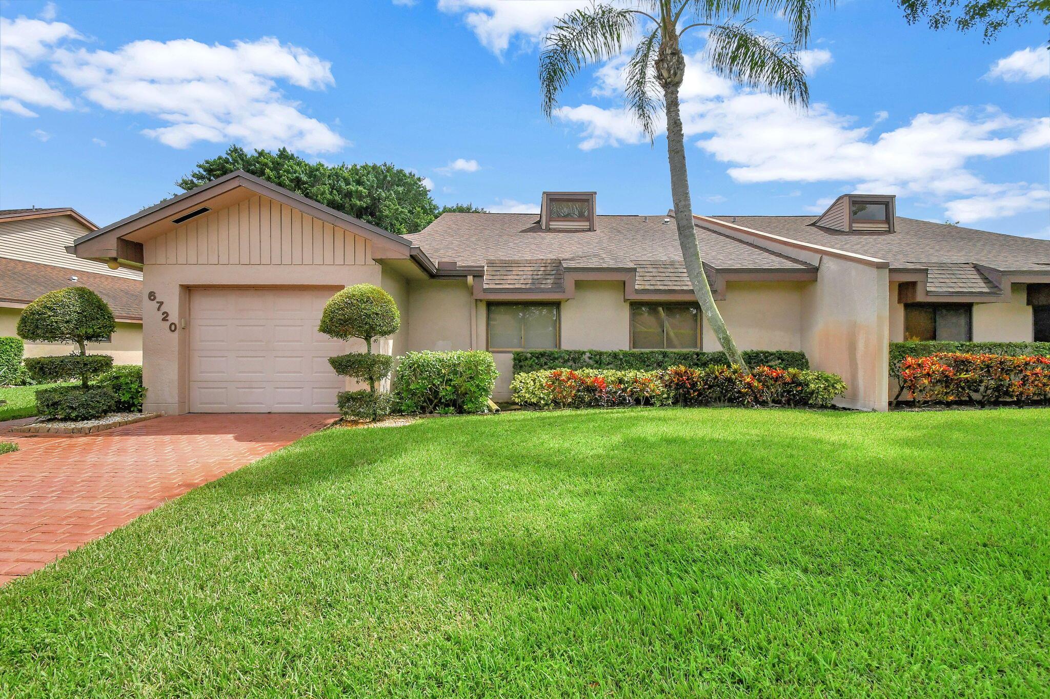 Versailles Ct, Lake Worth, FL 33467